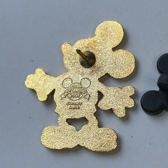 Rare Disney’s Collectible Mickey Mouse 2008 Official Trading Pin - Picture 3 of 5